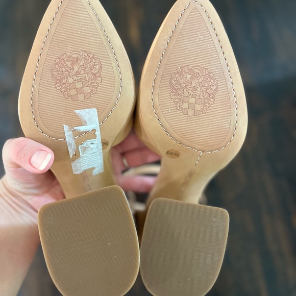 VC- Addilenz Vince Camuto Heels - Picture 5 of 5